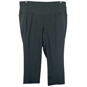 Women’s LIVI Plus Size
High Rise Black Cropped Active Leggings Size 18/20